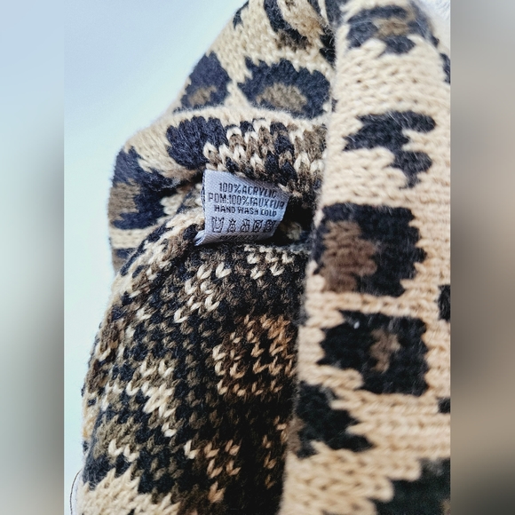 C.C Exclusive Hat Kid's Leopard Cap Warm Soft Pom Pom Beanie - Picture 4 of 5